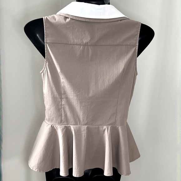 Double collar sleeveless blouse. Size (S) - Picture 2 of 7